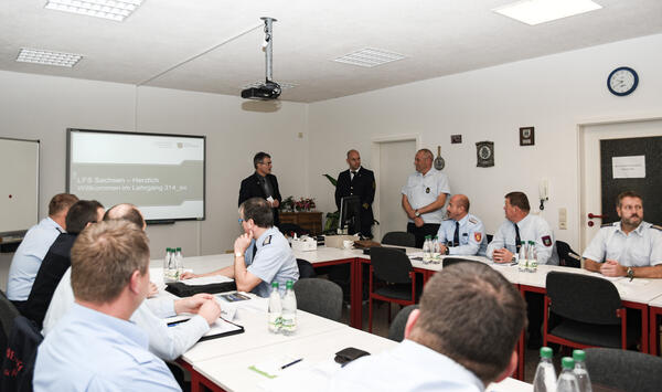 Bild vergrößern: Dezentrale Ausbildung der Feuerwehren startet in Rodewisch