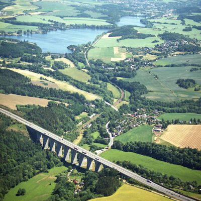 Bild vergrößern: TV_Autobahnbrücke Pirk