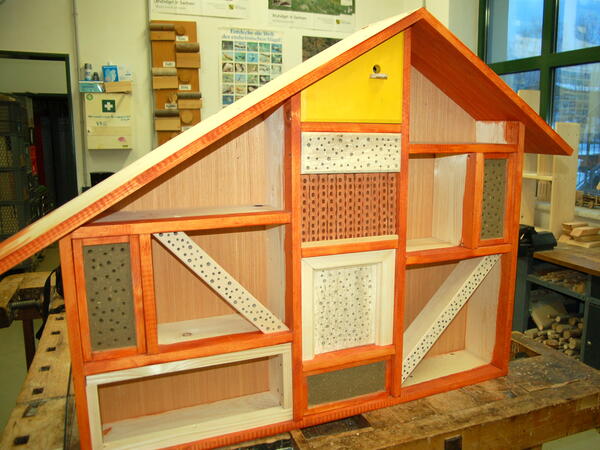 Bild vergrößern: Ein Bienenhotel wie es im Natur- und Umweltzentrum Oberlauterbach gebaut werden kann.