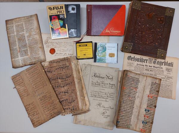 Bild vergrößern: Tausende historische und auch digitale Akten befinden sich im Historischen Archiv des Vogtlandkreises.