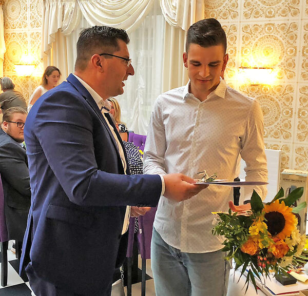 Das Bild zeigt die Interaktion zwischen Thomas Hennig (links) und Robert Golenia.