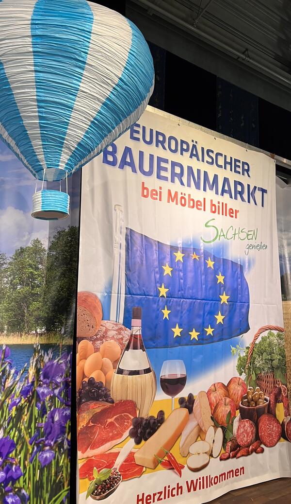 Bild vergrößern: Das Plakat des Europäischen Bauernmarkts
