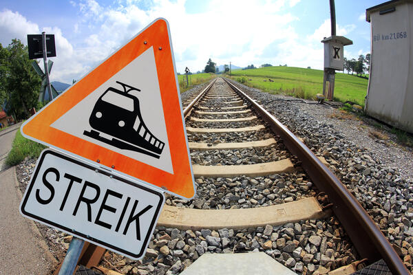 Bild vergrößern: Streik im Eisenbahnverkehr.