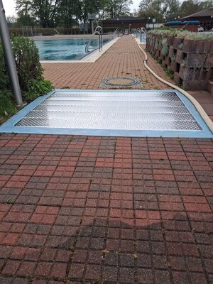 Bild vergr&ouml;&szlig;ern: Durchschreitebecken im Freibad Pausa