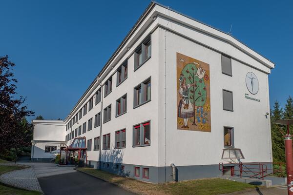 Das Bild zeigt ein haus von au&szlig;en