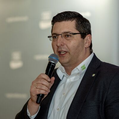 Bild vergr&ouml;&szlig;ern: Landrat Thomas Hennig weist eindringlich die aktuelle wirtschaftliche Situation hin.