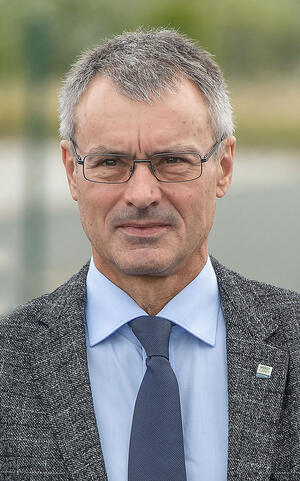 Bild vergrößern: Das Bild zeigt Dr. Uwe Drechsel als Porträt