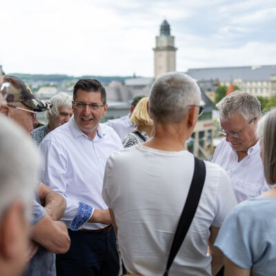 Landrat Thomas Hennig begr&uuml;&szlig;te die Besucherinnen und Besucher pers&ouml;nlich.