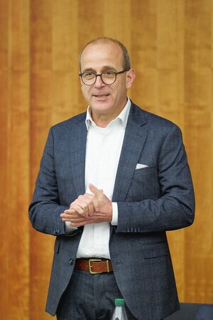Bild vergr&ouml;&szlig;ern: Das Bild zeigt den s&auml;chsischen Integrationsbeauftragten Martin Modschiedler