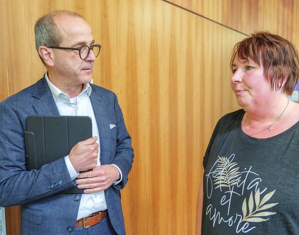 Das Bild zeigt den s&auml;chsische Integrationsbeauftragten Martin Modschiedler und die Integrationsbeauftragte des Vogtlandkreises Jeannine Lehnert. 