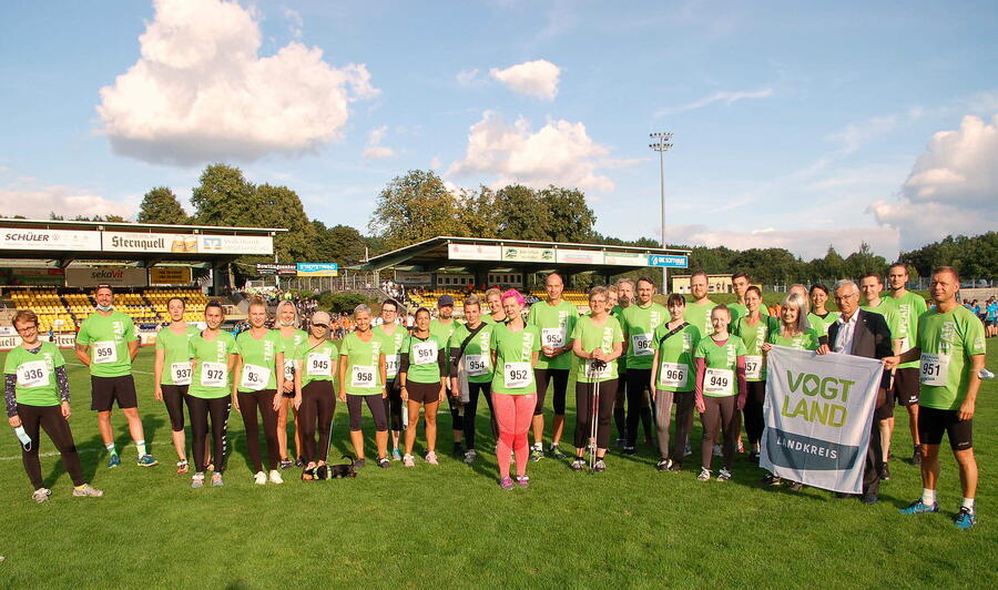 Bild vergrößern: Das Team Landratsamt Vogtlandkreis ging beim 9. Firmenlauf der Volksbank mit 41 Läuferinnen und Läufer an den Start.