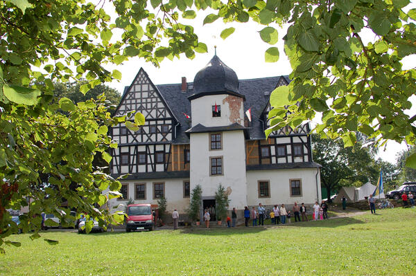 Bild vergrößern: Auf dem Foto sieht man das Treuener Schloss.