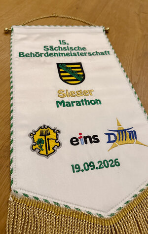 Bild vergr&ouml;&szlig;ern: Das Bild zeigt einen Siegerwimpel