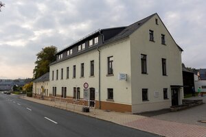 Bild vergr&ouml;&szlig;ern: Das Bild zeigt das Verwaltungsgeb&auml;ude in Tirpersdorf.