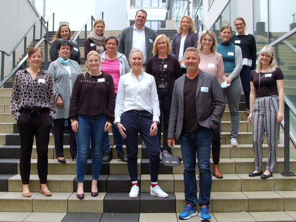 Bild vergrößern: Gruppenfoto der Sächischen Pflegekoordinatorinnenn und Pflegekoordinatoren